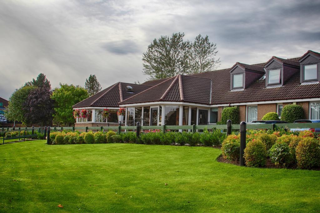 Strathburn Hotel Inverurie By Compass Hospitality Exterior foto