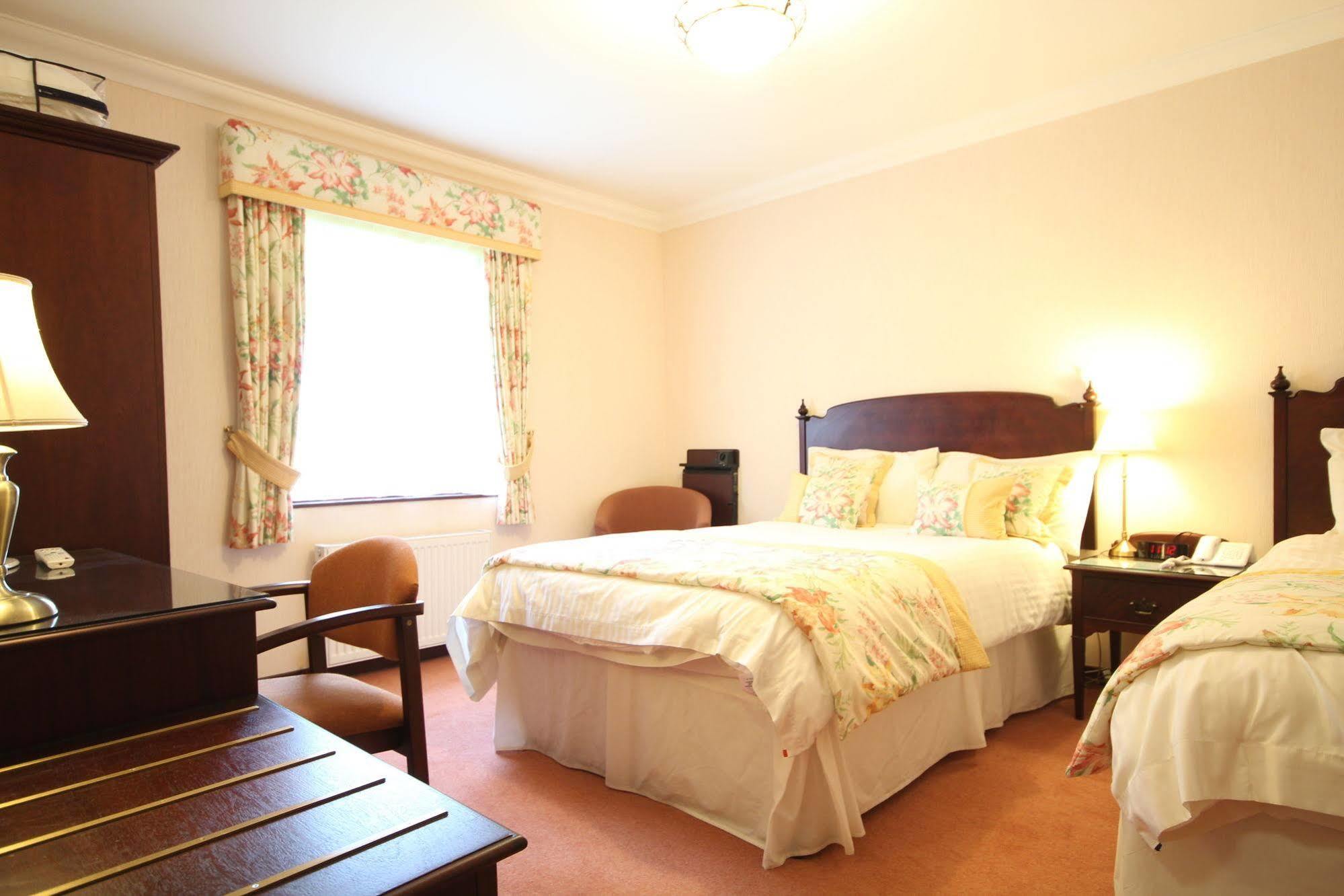 Strathburn Hotel Inverurie By Compass Hospitality Exterior foto